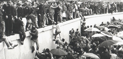 9 novembre 1989: crolla il muro e con lui i regimi comunisti